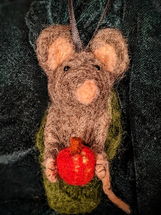 Apple Harvest Mouse Hanger